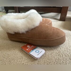 NIB Acorn Shearling Bootie Slippers 9